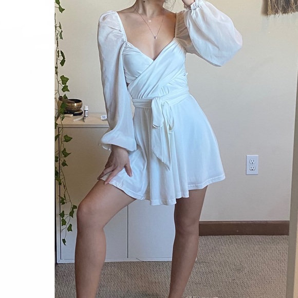 Lucy in the Sky Dresses & Skirts - Lucy In The Sky White Long Sleeve Mini Dress
